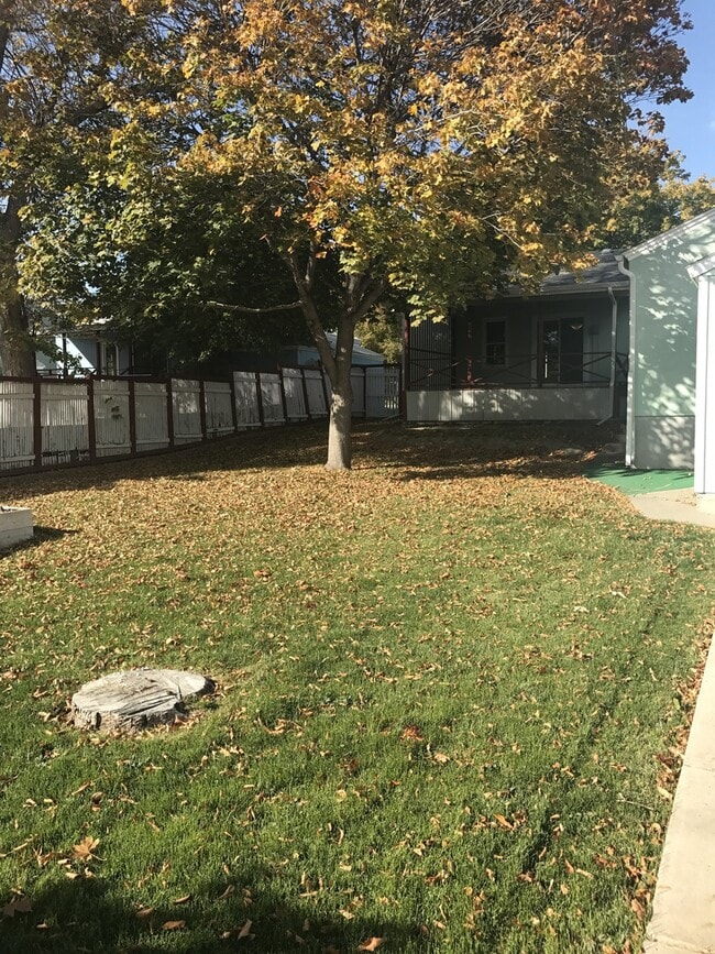 Building Photo - 3 Bedroom (1 non-egress) / 1 Car Garage located near the hospitals and colleges!