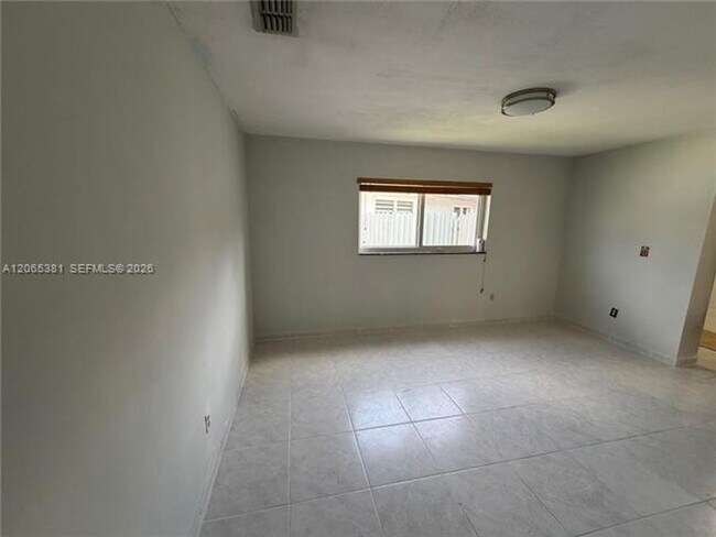Building Photo - 3613 SW 112th Pl