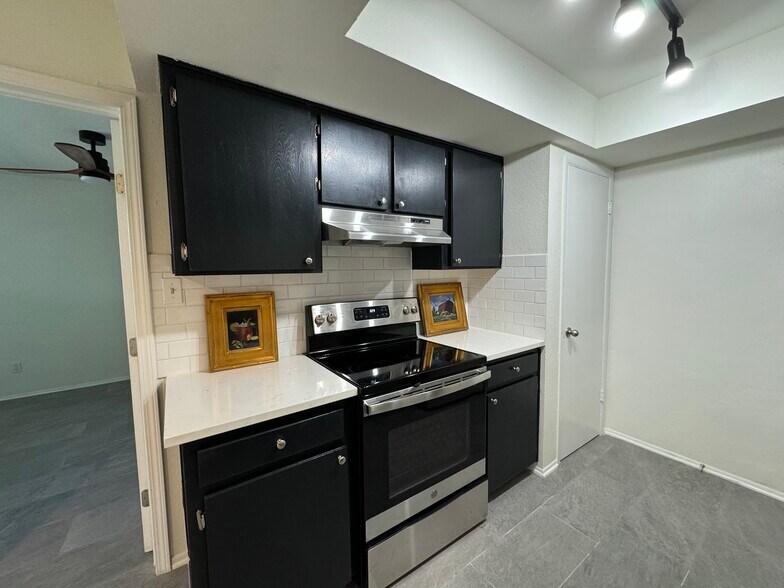 Building Photo - 1220 Tartan Ln