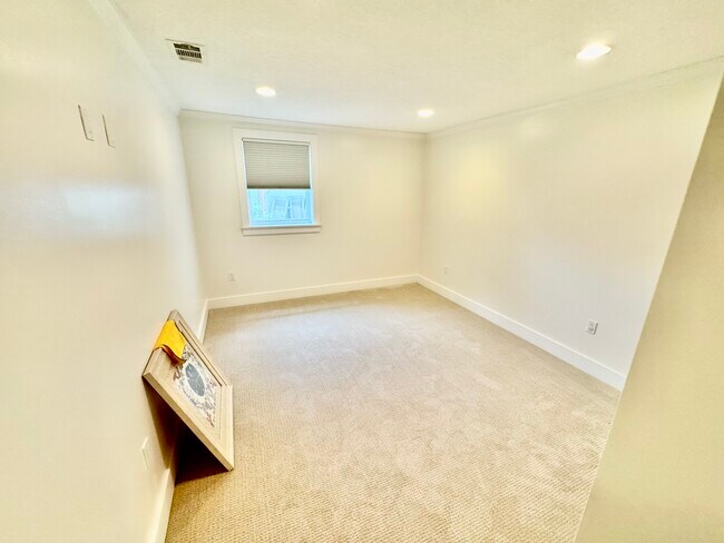 Building Photo - 2415 Costa Verde Blvd