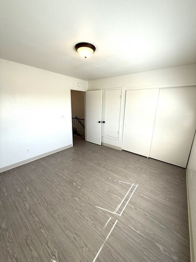 Building Photo - Remodeled Guadalupe 2 bedroom apt