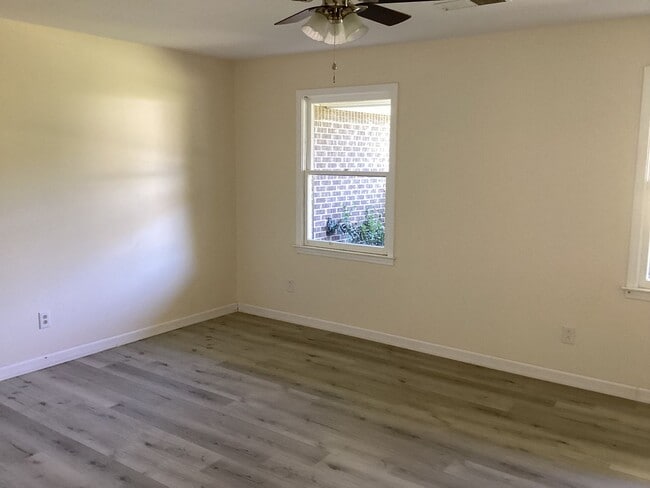Building Photo - 3121 Hawthorn Circle