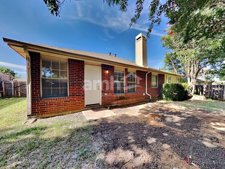 Building Photo - 3207 Athens Dr