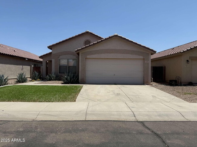 Primary Photo - 679 W Jardin Dr