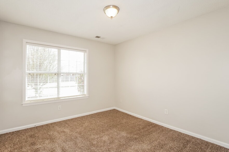 Building Photo - 1110 Greenwich Dr