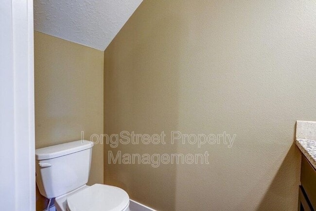 Building Photo - 486 S Monmouth Ave