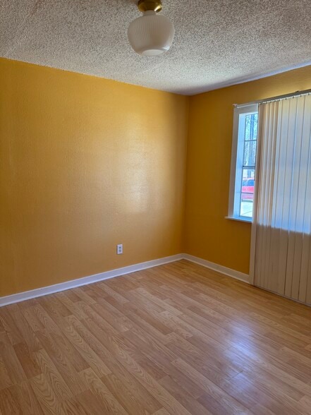 Building Photo - 2003 N Grand Ave