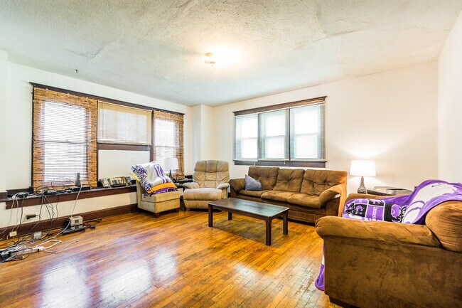 Building Photo - 353 N 15th St