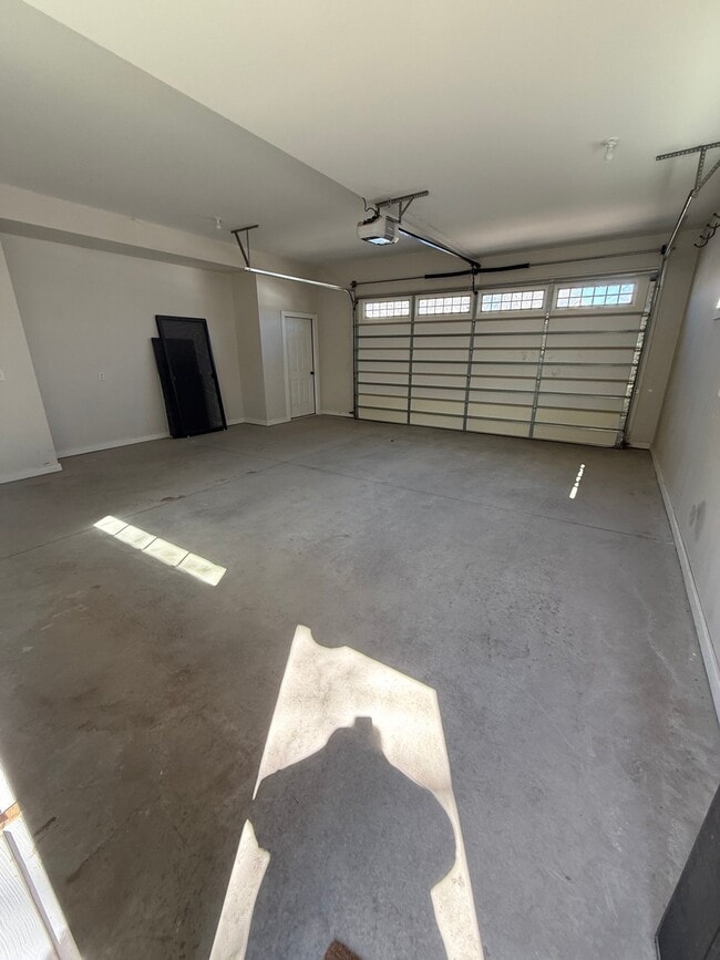 Building Photo - 425 S Yellowstone St