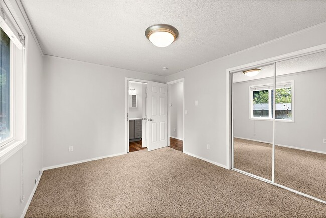 Building Photo - Charming 3-Bed Rental Home in Olympia | Pe...
