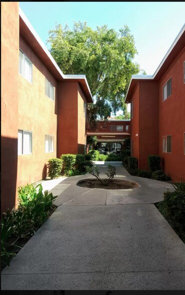 Building Photo - 8135 Langdon Ave