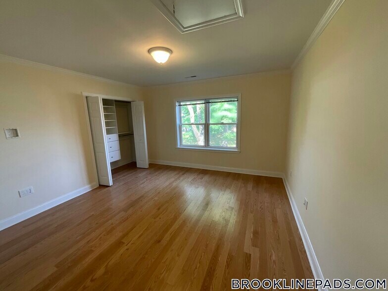 Building Photo - 94 Thornton Rd