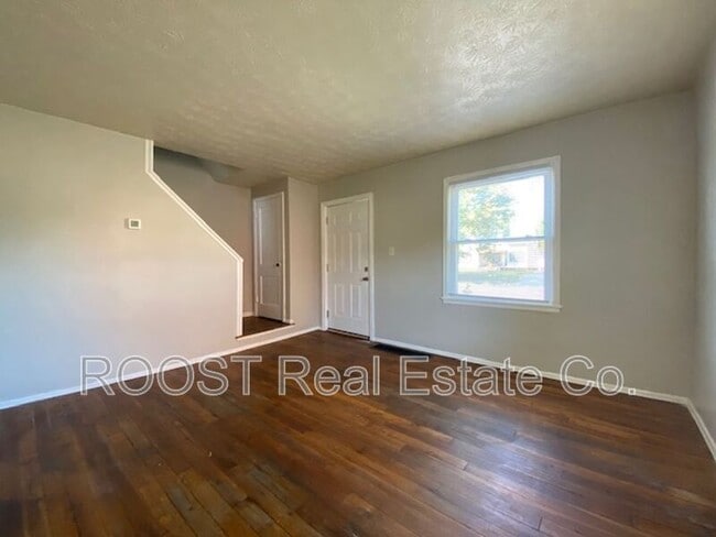 Building Photo - 875 E McCreight Ave