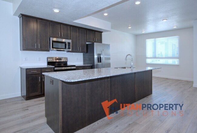 Building Photo - 952 W 500 S