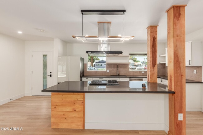 Building Photo - 1311 E 2nd Pl