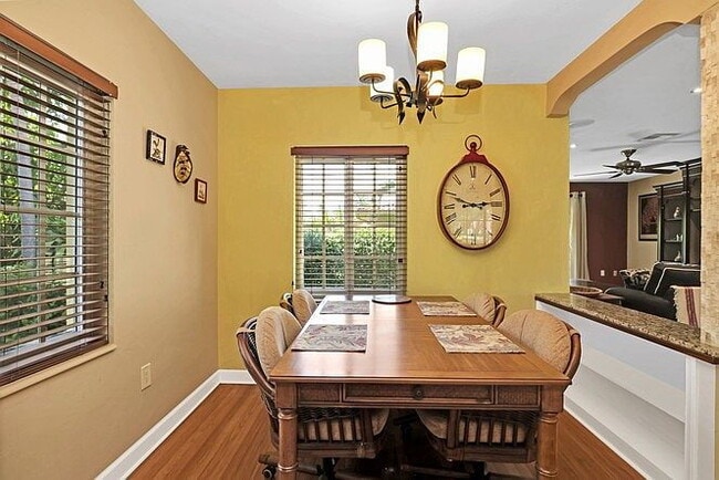 Building Photo - "Charming 2-Bed Oasis with Elegant Finishe...