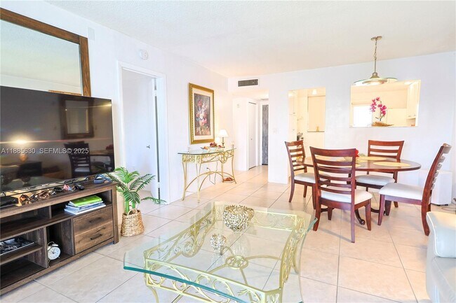 Building Photo - 2999 Point E Dr