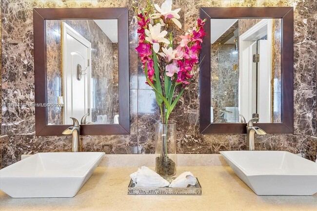 Building Photo - 800 SW 12th Ave