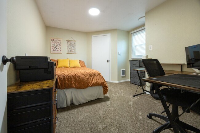 Building Photo - 2Bed/2Bth in Vancouver