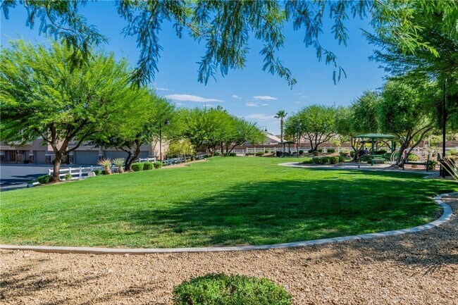 Building Photo - UPDATED 2 BED 2 BATH CONDO IN SOUTH ARLING...