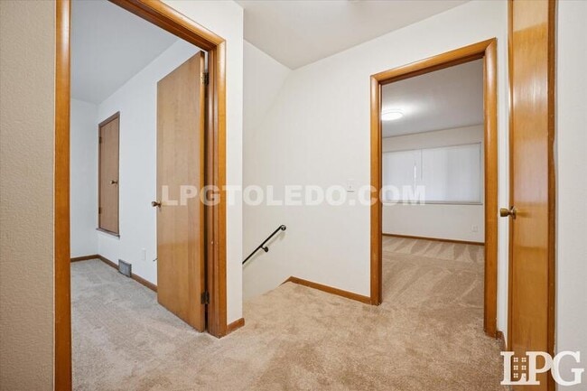 Building Photo - 3860 Sheffield Ct