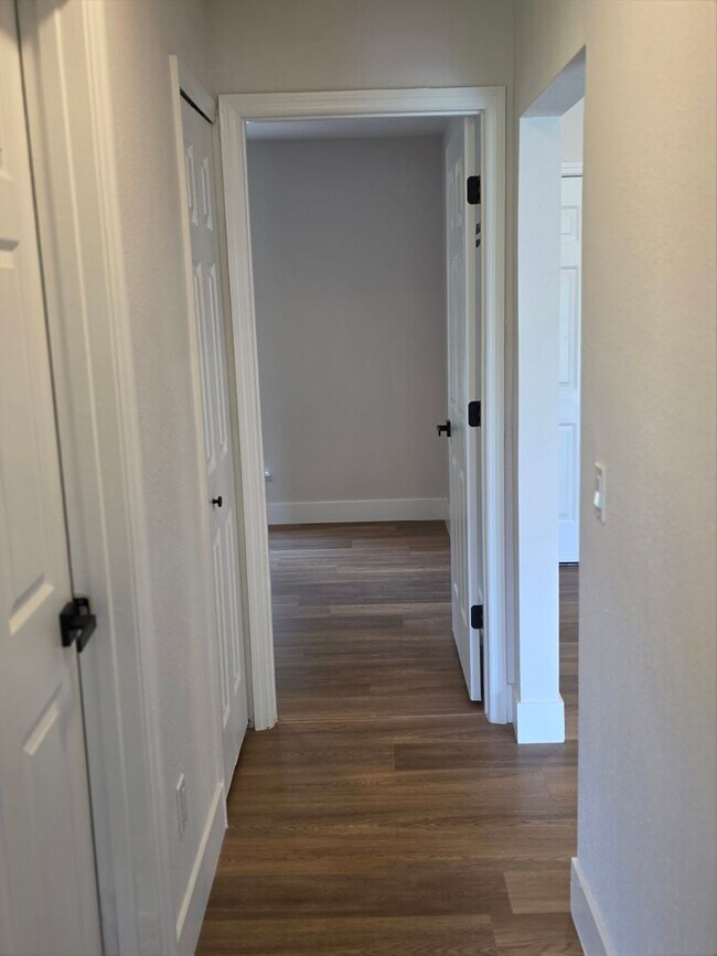 Building Photo - FOR RENT!!! SIMPLY STUNNING (REMODELED) 3 BEDROOM 2 BATH SINGLE FAMILY HOME...
