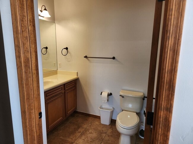 Building Photo - Furnished Bison Cove - 2 bed / 2 bath - Furnished Unit