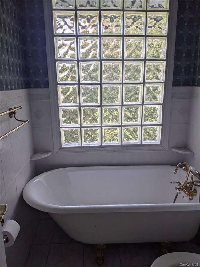 Building Photo - 176 Pine Tree Rd