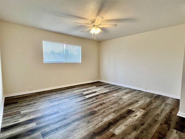 Building Photo - 2101 Fountain View Dr