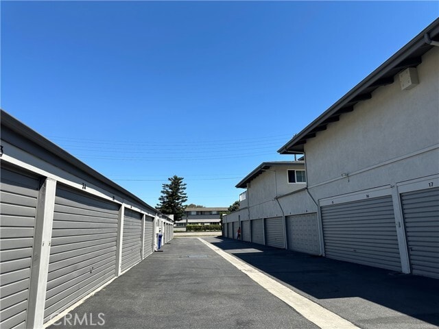 Building Photo - 1745 Maple Ave