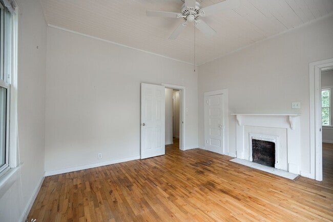 Building Photo - 1273 E Broad St