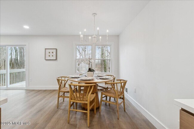 Building Photo - 18 Oak Knl Dr