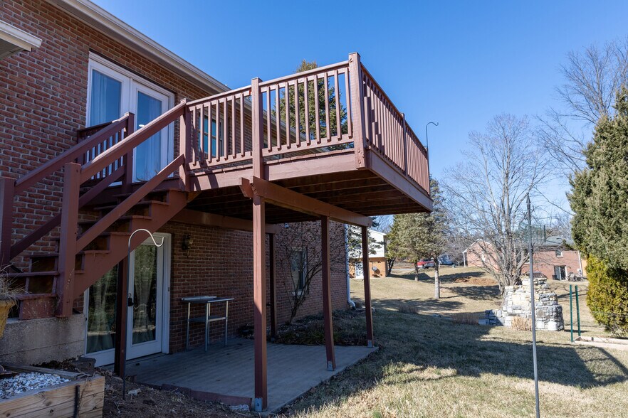 Building Photo - 412 Kingswood Ter