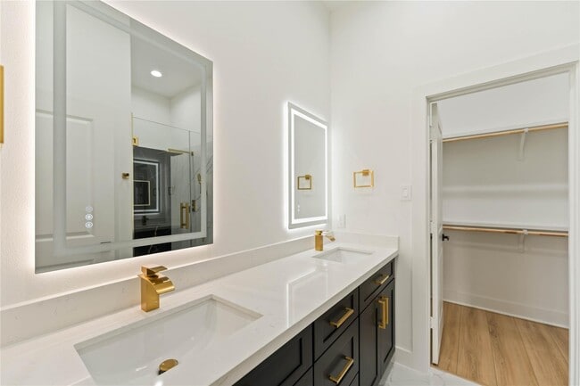 Building Photo - 8048 Sunbury St