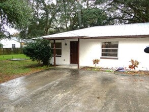 Building Photo - Rent is 1/2 price 1st month - 2 bed & 1 bath