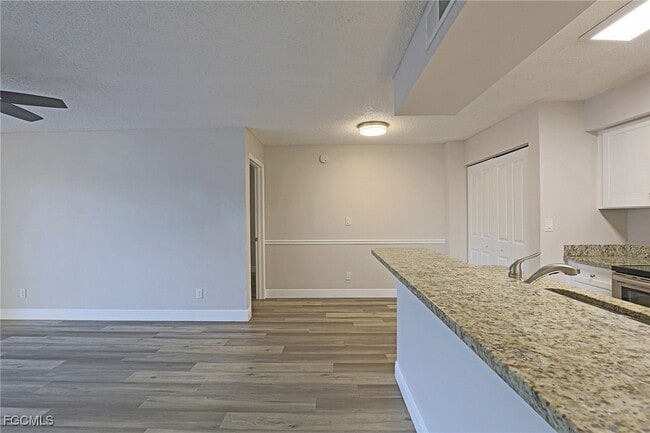 Building Photo - 5329 Summerlin Rd