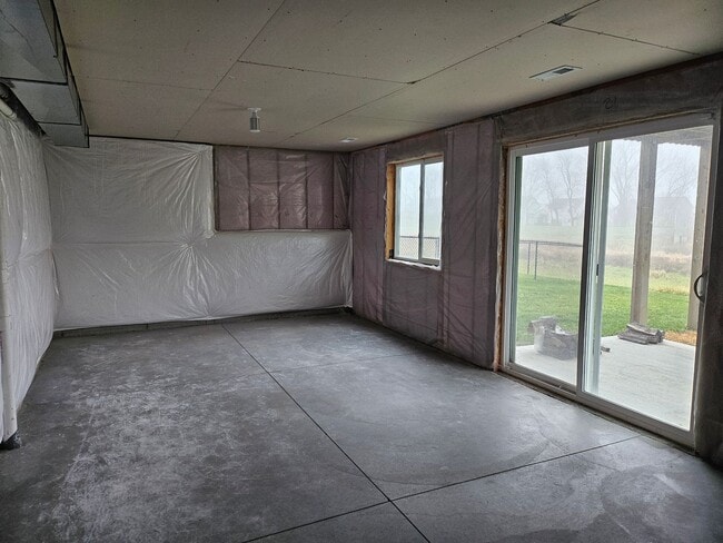 Building Photo - 3 Bed / 2.5 Bath Home in Norwalk. Move-In Special: Get 1 month FREE with an 18-Month Lease!