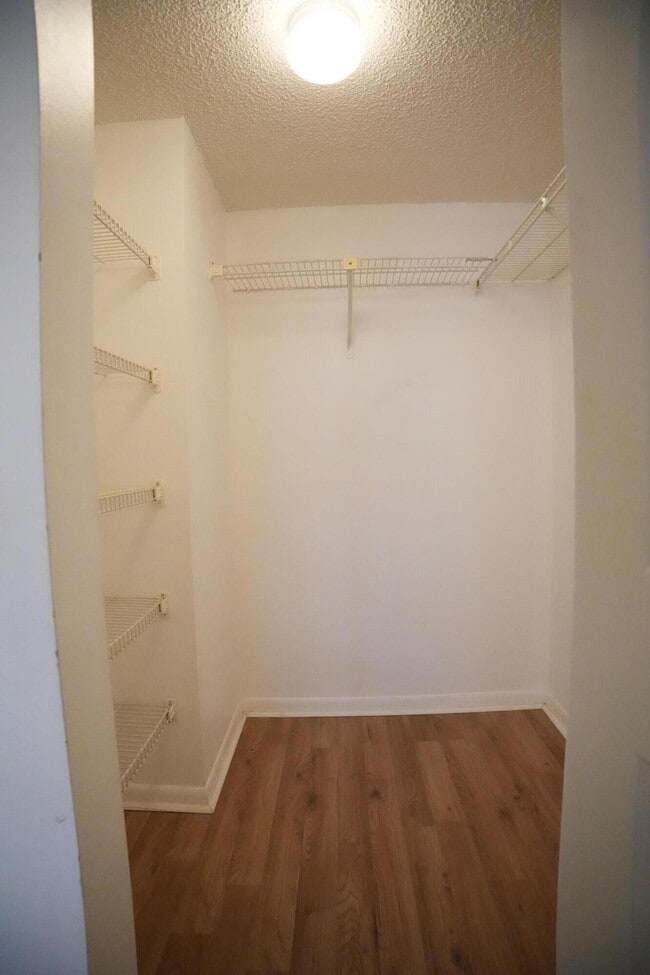 Building Photo - 4640 Lucerne Lakes Blvd W