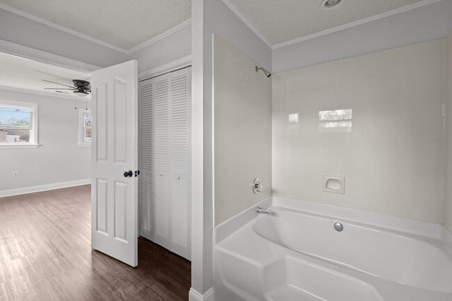 Building Photo - 1435 Auten Rd