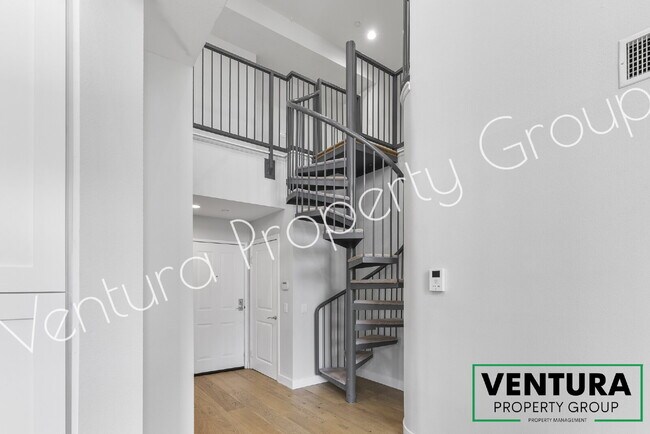 Building Photo - Spacious 2-Bedroom Condo with 2 Full Baths in Oxnards Channel Island