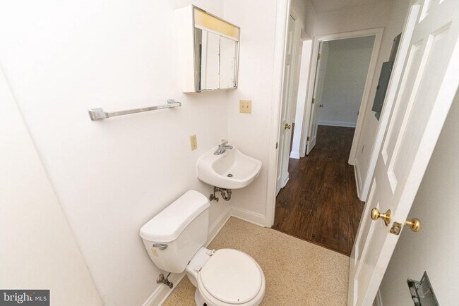 Building Photo - 804 Travers St