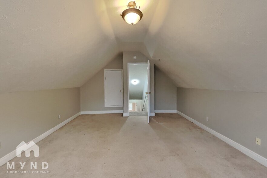 Building Photo - 5651 N 13th Ave