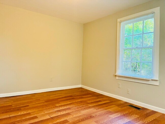 Building Photo - 104 Plum Tree Ln
