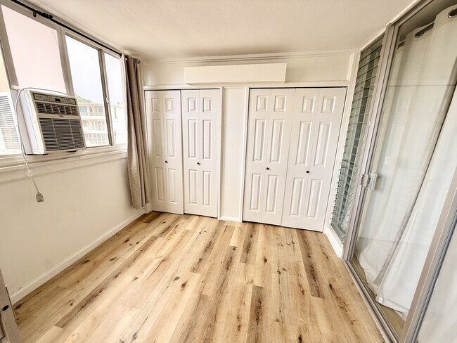 Building Photo - 1617 Clark St