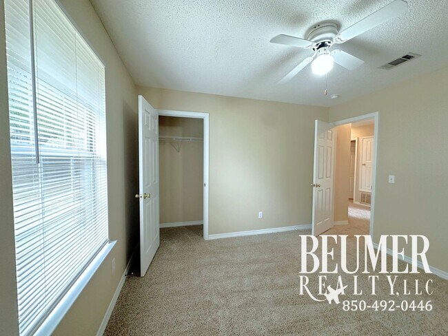 Building Photo - 3bd/2ba Home in Prime Location: Near Base, Close to Beaches!