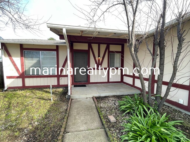 Building Photo - 2 bed 2 bath single family home in established neighborhood in City of Suisun