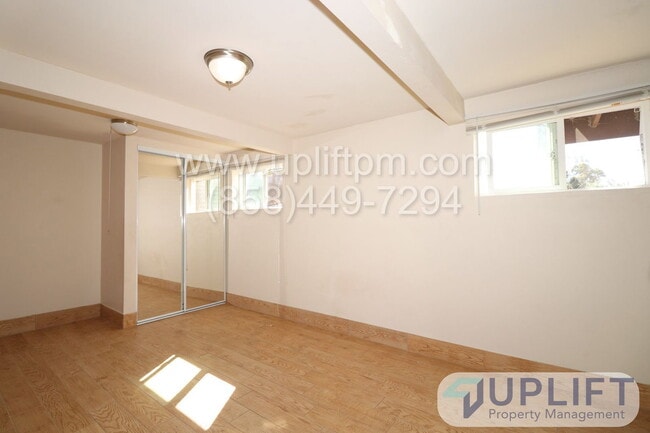 Building Photo - 950 B St
