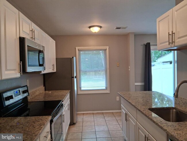Building Photo - 929 Topview Dr