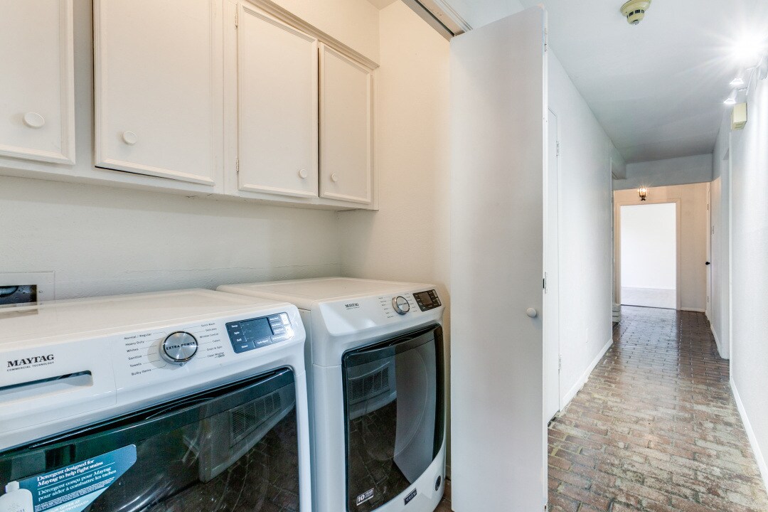 Building Photo - 7621 Dentcrest Dr