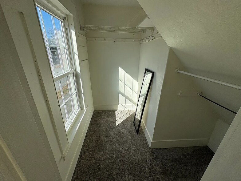 Building Photo - 144 Rumford St